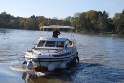 Rental Houseboats Tarpon 37 DUO Savoyeux