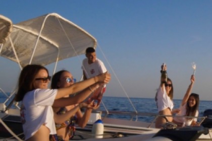 Hyra båt Båt utan licens  Sea Ghost Open 5,50 Livorno