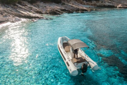 Miete RIB Inflatable Zodiac Vela Luka