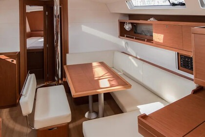 Чартер Парусная яхта  Oceanis 45 (4 cabins) Тиват