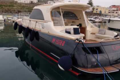 Noleggio Barca a motore Mochi Craft Dolphin ‘44 Ischia