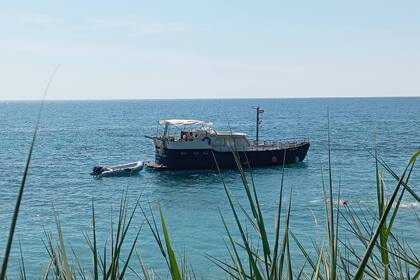 Charter Motorboat Linssen Grand Study Bar