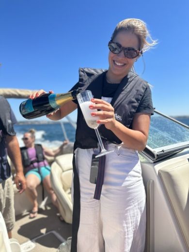 Lissabon Motorboat Chaparral 210 SSI Sundeck alt tag text