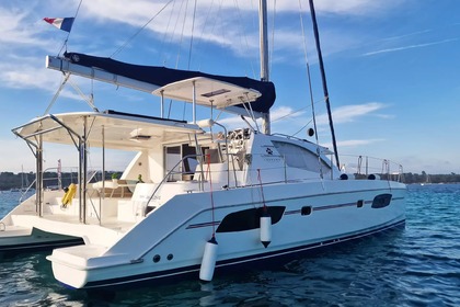 Charter Catamaran Robertson and Caine Léopard 44 Grimaud