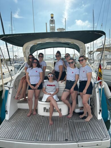 Porto di Valencia Motorboat Fairline Targa 36 alt tag text