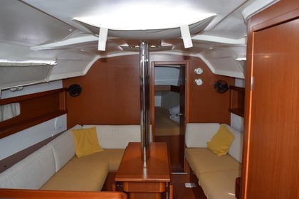 Location Voilier BENETEAU OCEANIS 34 Carloforte