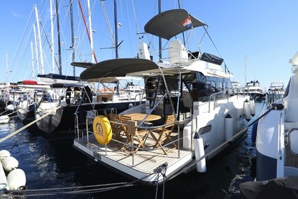 Verhuur Motorjacht Cobra Yachts Futura 40 Grand Horizon Punat