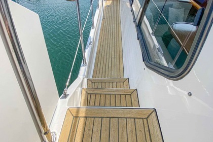 Rental Motorboat KHA SHING ENTERPRISES CO. TRADER 54 SUNDECK Belfast