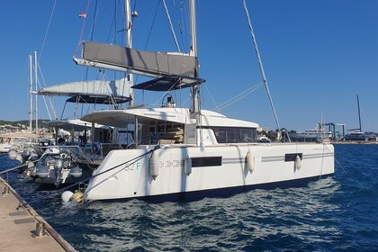 Verhuur Catamaran Lagoon Lagoon 52f Trogir