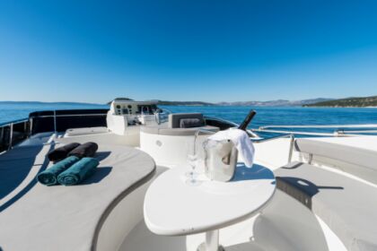 Miete Motorboot Ferretti 430 Fly Hvar