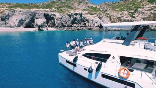 Rhodes Motor Yacht Leopard 43 PC alt tag text