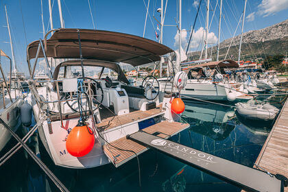 Charter Sailboat Jeanneau Sun Odyssey 410 Kaštel Gomilica