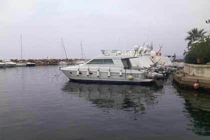 Miete Motorboot FERRETTI 36 Fly Gallipoli