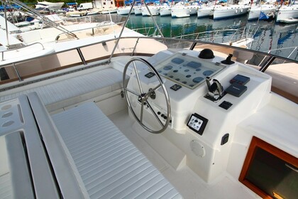 Verhuur Motorjacht Yaretti Yaretti 1910 Primošten