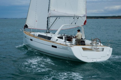 Charter Sailboat 4 OCEANIS 45 (4 CAB) Ajaccio