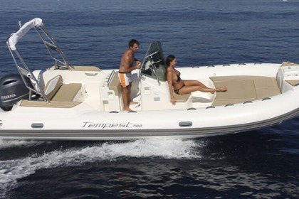 Rental RIB CAPELLI TEMPEST 700 Saint-Cyprien