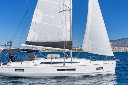Charter Sailboat Bénéteau Oceanis 40.1 Alimos