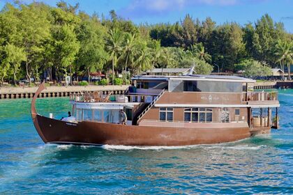 Hire Motorboat Maldives boat yard Tailor made Maldives