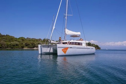 Hire Catamaran  Lagoon 450 Fly Lefkada