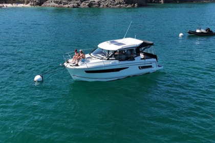 Hire Motorboat Jeanneau Merry Fisher 895 Port-la-Forêt