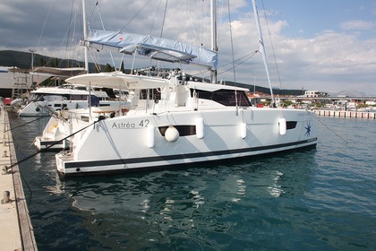 Verhuur Catamaran Fountaine Pajot Fountaine Pajot Astrea 42 Trogir