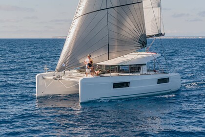 Charter Catamaran Lagoon 40 Salerno