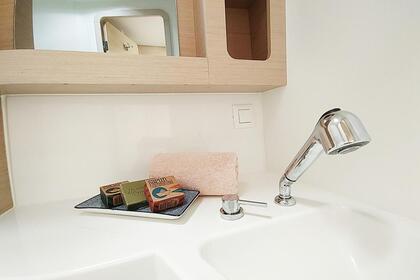 Verhuur Catamaran Lagoon-Bénéteau Lagoon 42 - 3 + 1 cab. Marina Frapa