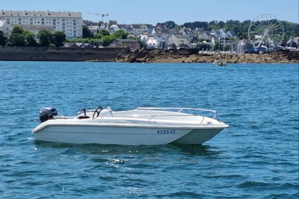 Hire Boat without licence  Jeanneau Cap camarat Douarnenez