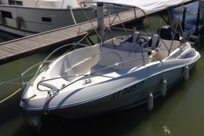 Hire Motorboat Quicksilver 635 Commander Arcachon