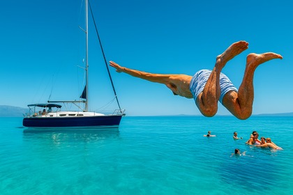 Hire Sailboat Beneteau Oceanis Clipper 331 Menorca