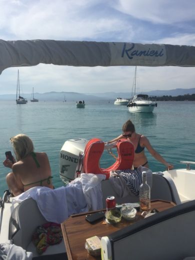 Cannes Motorboat Beneteau Flyer 6.6 alt tag text