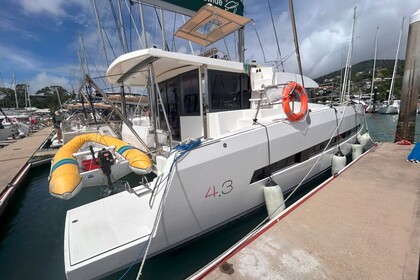 Rental Catamaran Catana Bali 4.3 with watermaker Whitsunday Islands