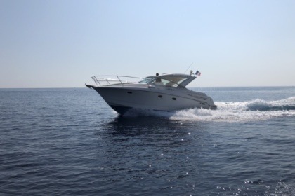 Hire Motorboat Jeanneau Prestige 30 S Hyères