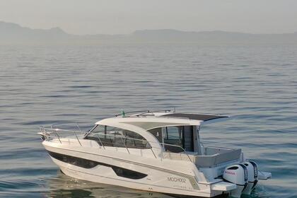 Hire Motorboat Beneteau Antares 11 Naples