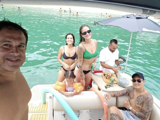 Ubatuba Motorboat Bayport Yachts Regal 32+2 pés alt tag text