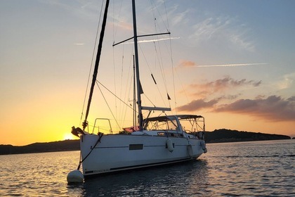 Aluguel Veleiro Beneteau Oceanis 38 Toulon