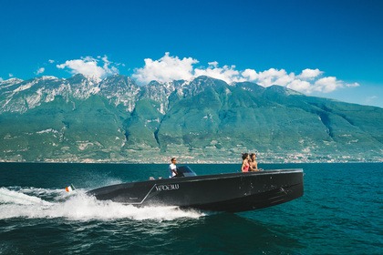 Charter Motorboat Frauscher 1017 LIDO Malcesine