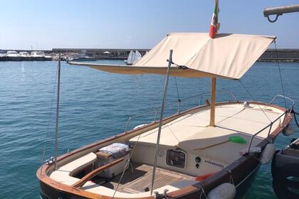 Hire Motorboat Apreamare Gozzo Salerno