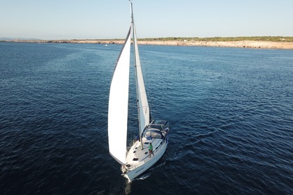 Hire Sailboat Bavaria 40 Laredo