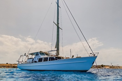 Rental Sailboat Sparkman & Stephens 1 off Ta' Xbiex