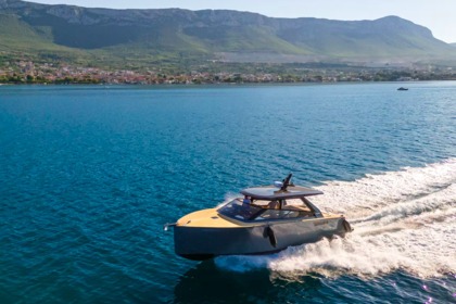 Verhuur Motorboot Colnago Marine 38 Open Makarska