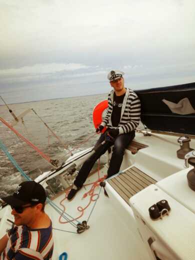 Λα Τρινιτέ-συρ-Μερ Sailboat Beneteau First 27.7 alt tag text