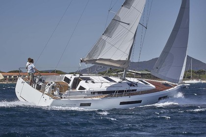 Hire Sailboat Sunsail 44 Furnari