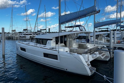 Rental Catamaran Lagoon-Bénéteau Lagoon 40 - 3 + 2 cab Marsh Harbour