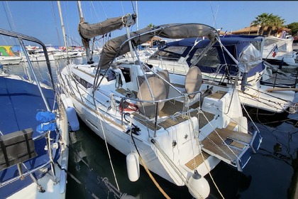 Verhuur Zeilboot Jeanneau Sun Odyssey 379 Saint-Raphaël