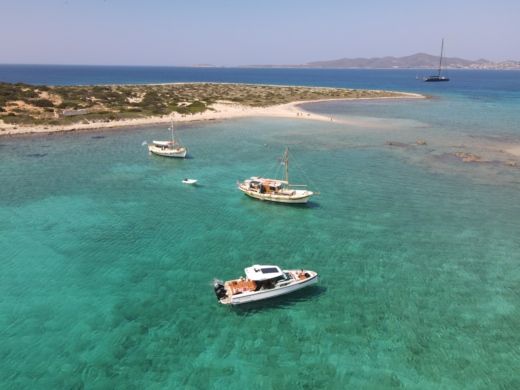 Parikia Motorboat Saxdor 32 GTO alt tag text