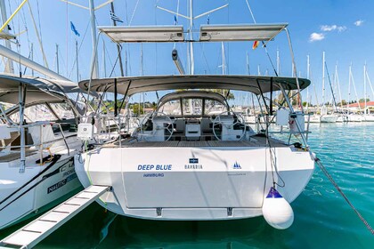Hire Sailboat Bavaria Yachtbau Bavaria C45 - 4 cab. Lefkada