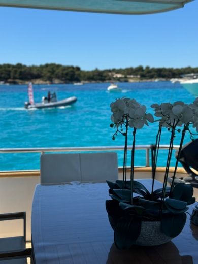 Juan-les-Pins Motor Yacht Tecnomarine T68 alt tag text