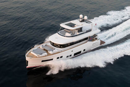 Hire Motorboat Sirena Yacht 64 Naples