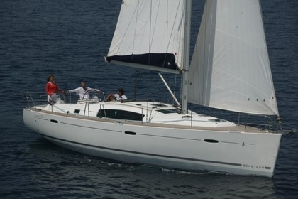 Hire Sailboat BENETEAU OCEANIS 43 Marina